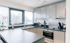 Room Space Service Apartments - New Manor House